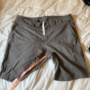 Lululemon men's shorts EUC